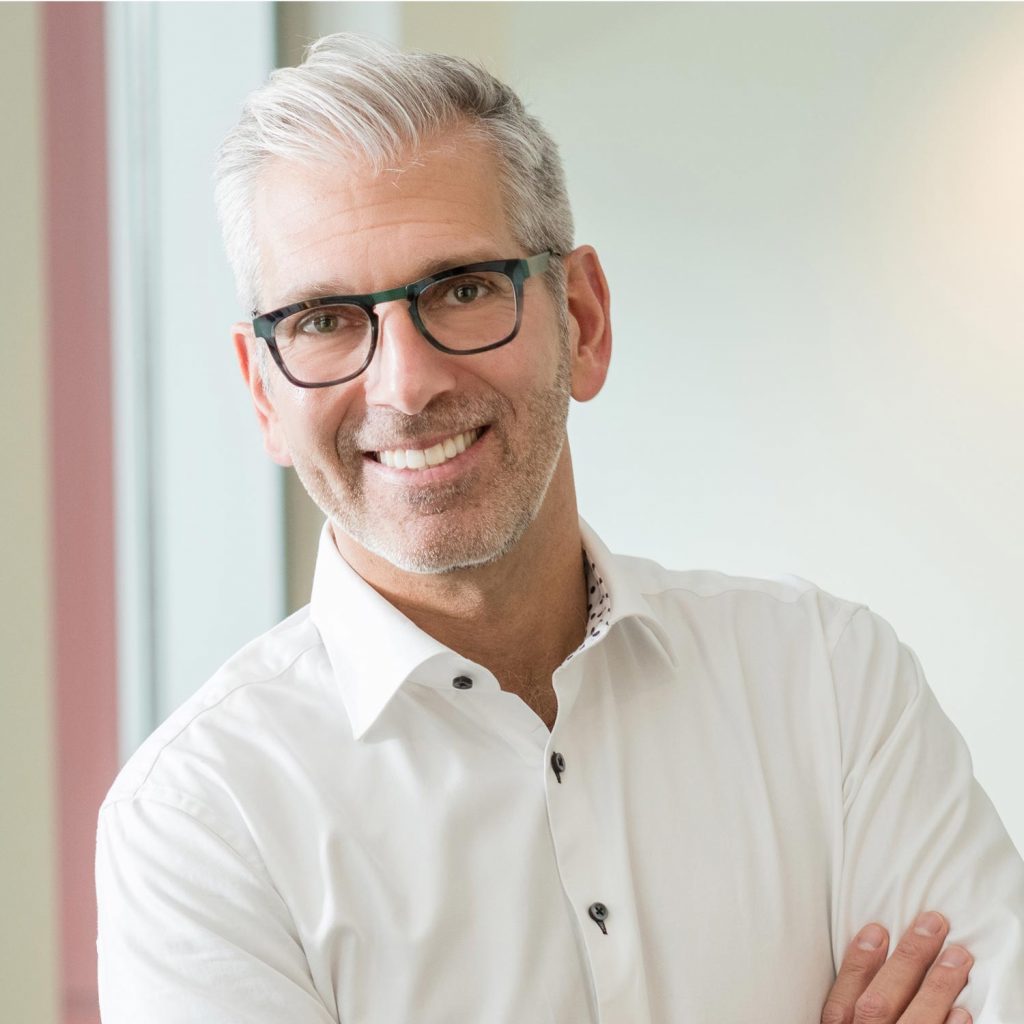 Portrait de Dr Jean-Marc Dumoulin, orthodontiste à Laval